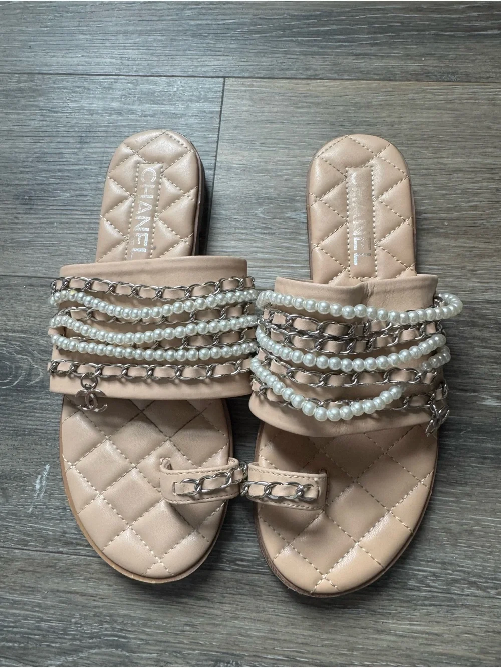 Chanel interlocking CC Logo Quilted Pearl & Chain Slide Sandals Sz 37